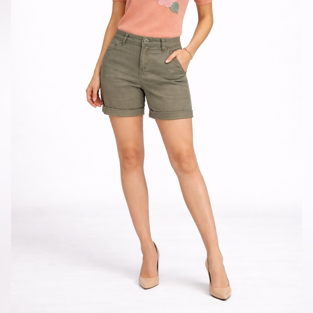 Revolution by Ricki’s Olive Bermuda Shorts Size 8
